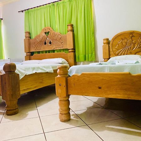 Hotel Universitário Goiatuba Esterno foto